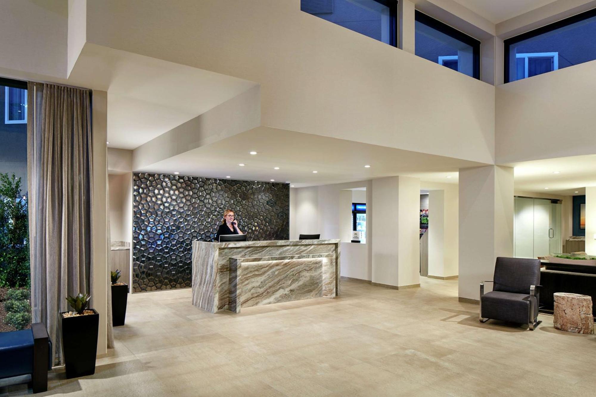 Hilton Garden Inn San Diego Mission Valley/Stadium Экстерьер фото